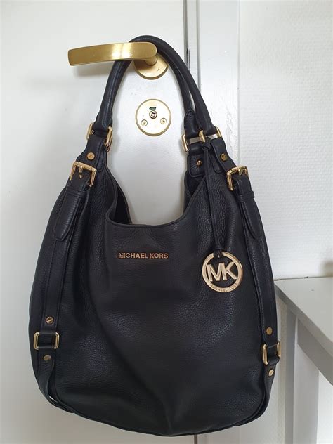 michael kors svart väska